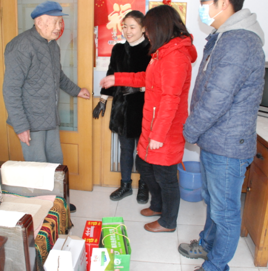 寒冬腊月走基层   服务群众送温暖