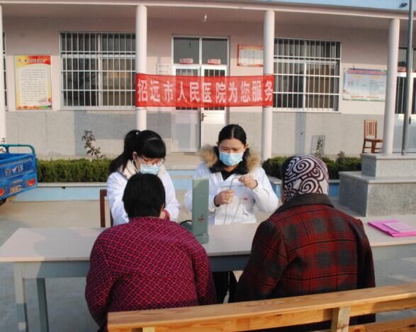 密切联系群众   无私奉献爱心